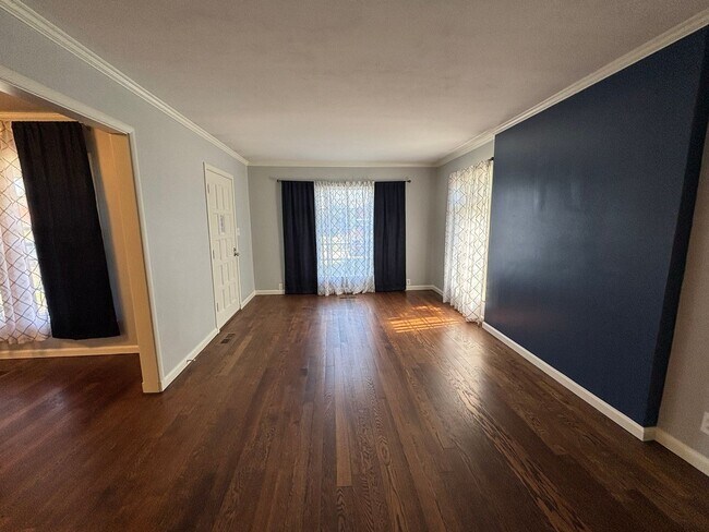 Foto del edificio - Perfect and Updated Rental close to TU!