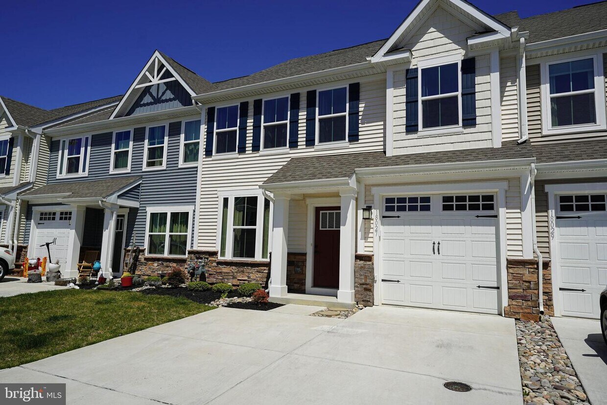 Primary Photo - 18027 Seaview Ln