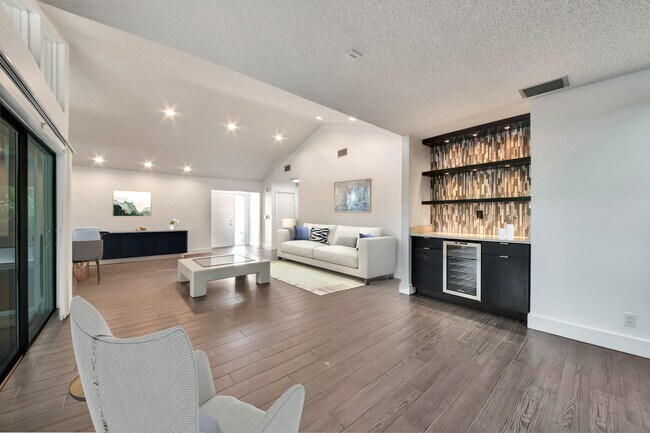 Foto del edificio - 5529 Lakeview Mews Terrace