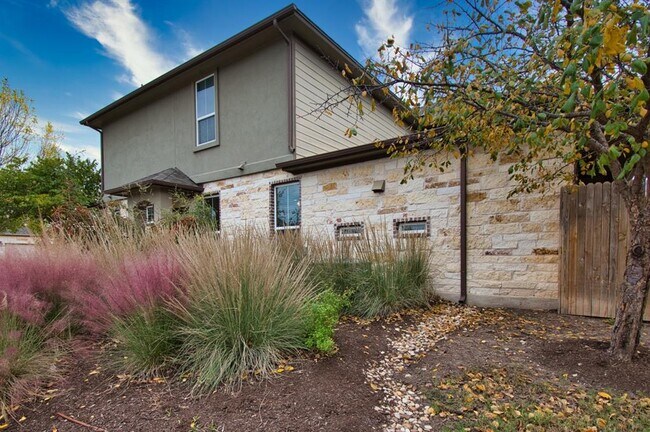 Building Photo - 13400 Briarwick Dr