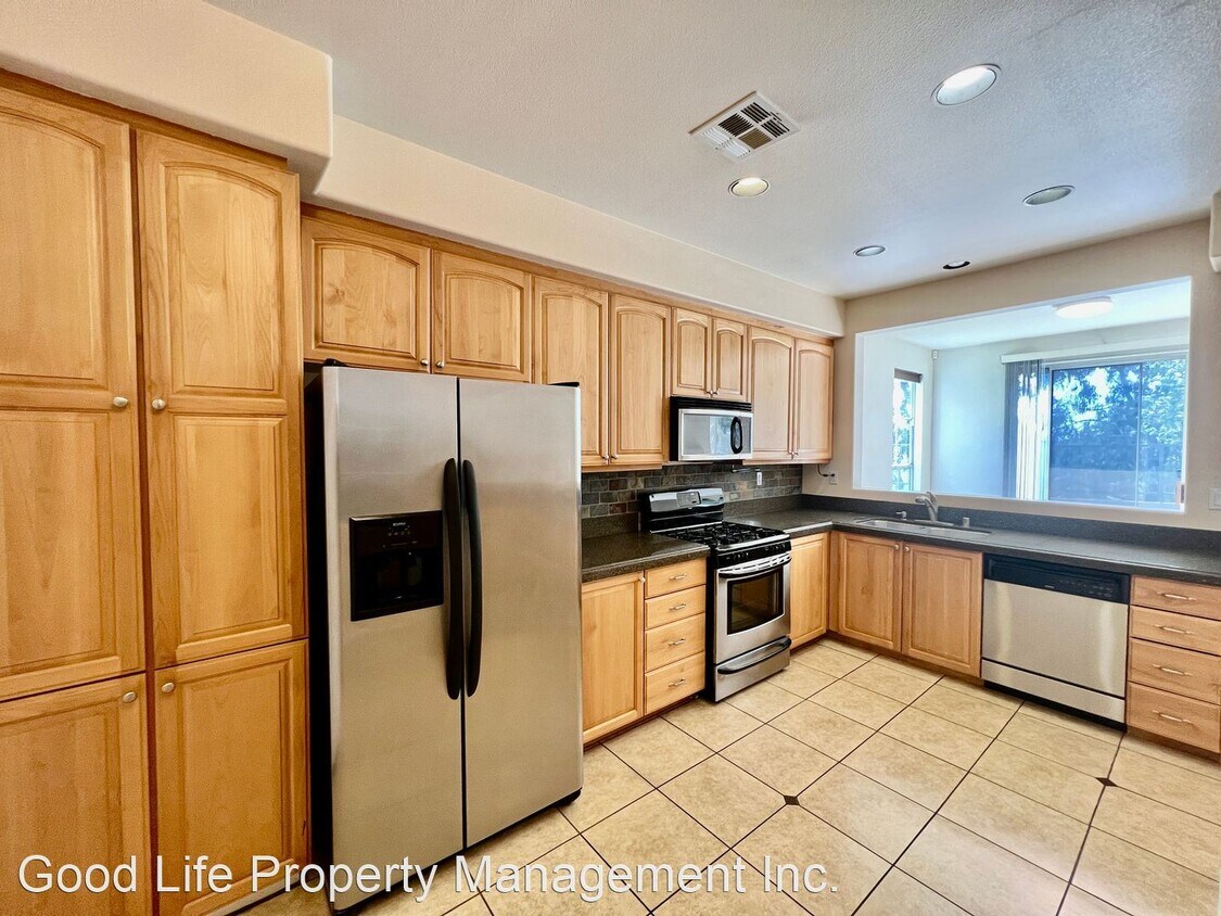 2 br, 2.5 bath House 9449 Questa Pointe House Rental in San Diego