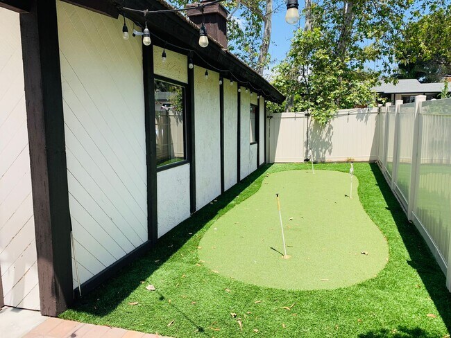 Building Photo - Studio for rent in South Temecula all util...