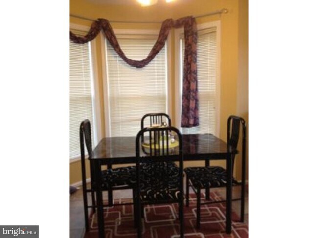 Foto del edificio - 12 Versailles Ct