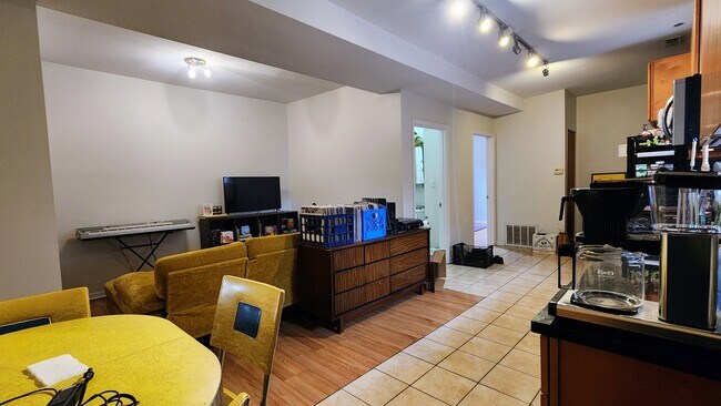 Foto del edificio - 1732 W 18th Pl