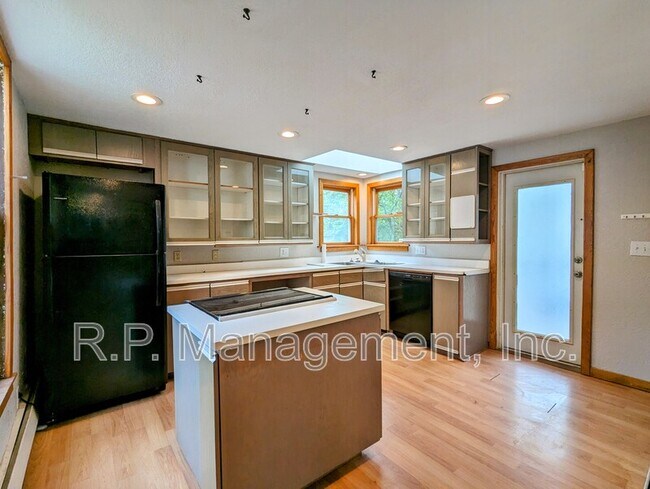 Foto del edificio - 1076 15th Ave SE