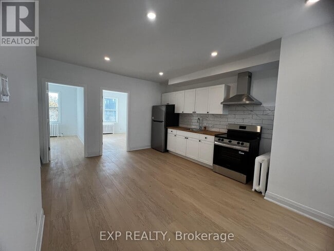 Building Photo - 804A St Clair Ave W