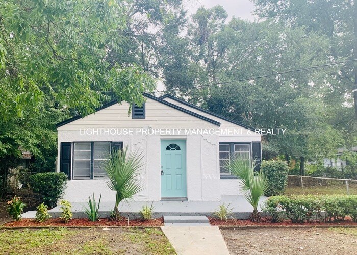 Foto principal - Fully Renovated & Cozy 3 Bed/2 Bath with F...