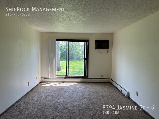 Foto del edificio - 8394 Jasmine St
