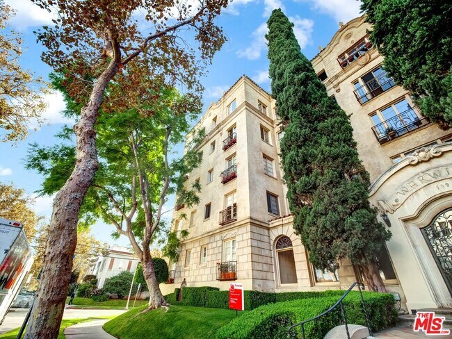 Foto del edificio - 109 N Sycamore Ave