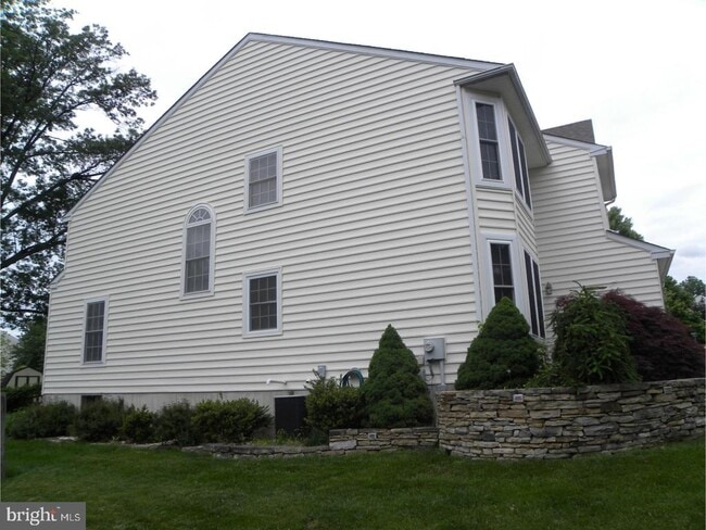 Building Photo - 102 Marielle Ln