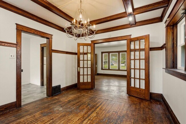 Foto del edificio - Spacious 3-Bedroom Home with Walk-In Closets!