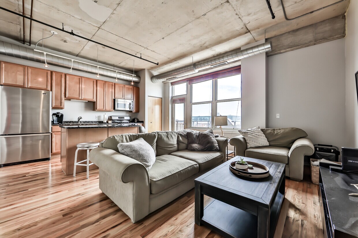 Primary Photo - 6 S Laflin St