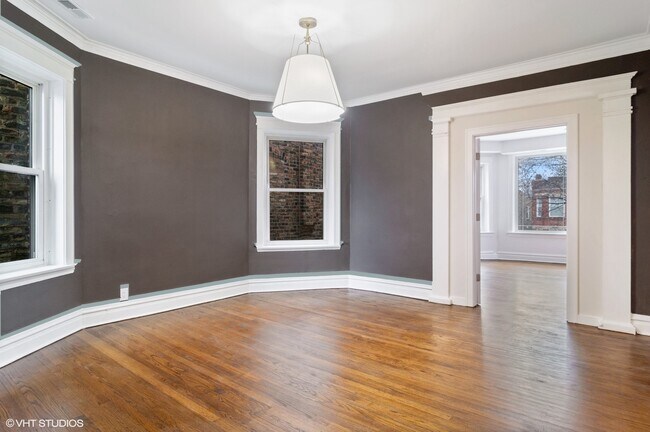 Building Photo - 6522 N Greenview Ave