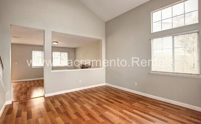 Building Photo - Spacious Elk Grove 5bd/3ba House with 3 Car Garage