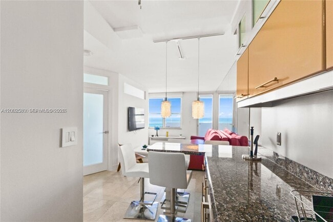 Building Photo - 100 Lincoln Rd