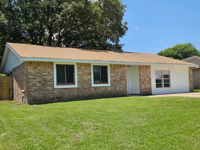 Building Photo - 9806 Thrush St