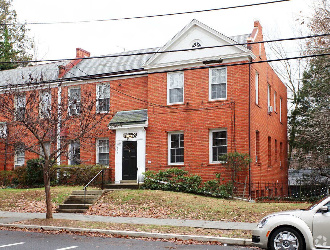 Primary Photo - 4024 Calvert St NW