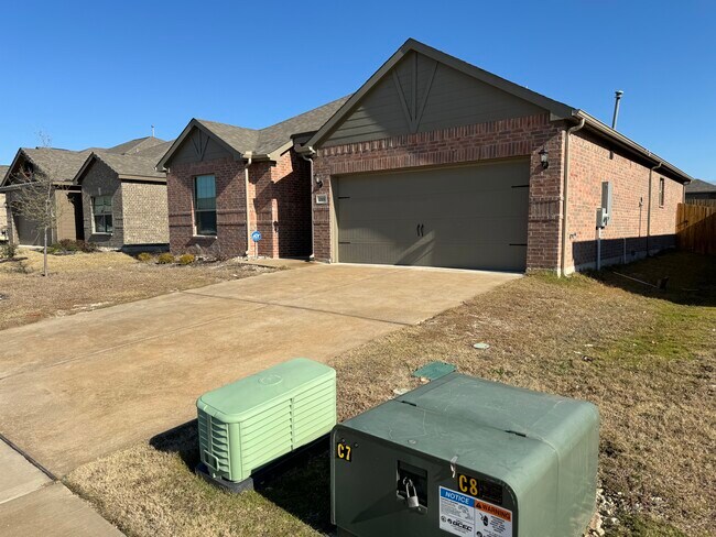 Building Photo - 2100 Penaflor Dr