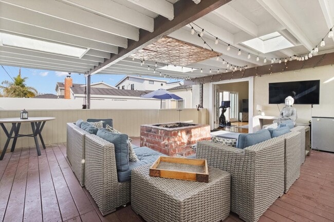 Building Photo - 1205 Manzanita Ln