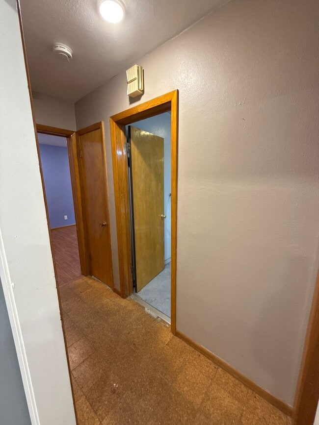 Building Photo - NSP-615/617