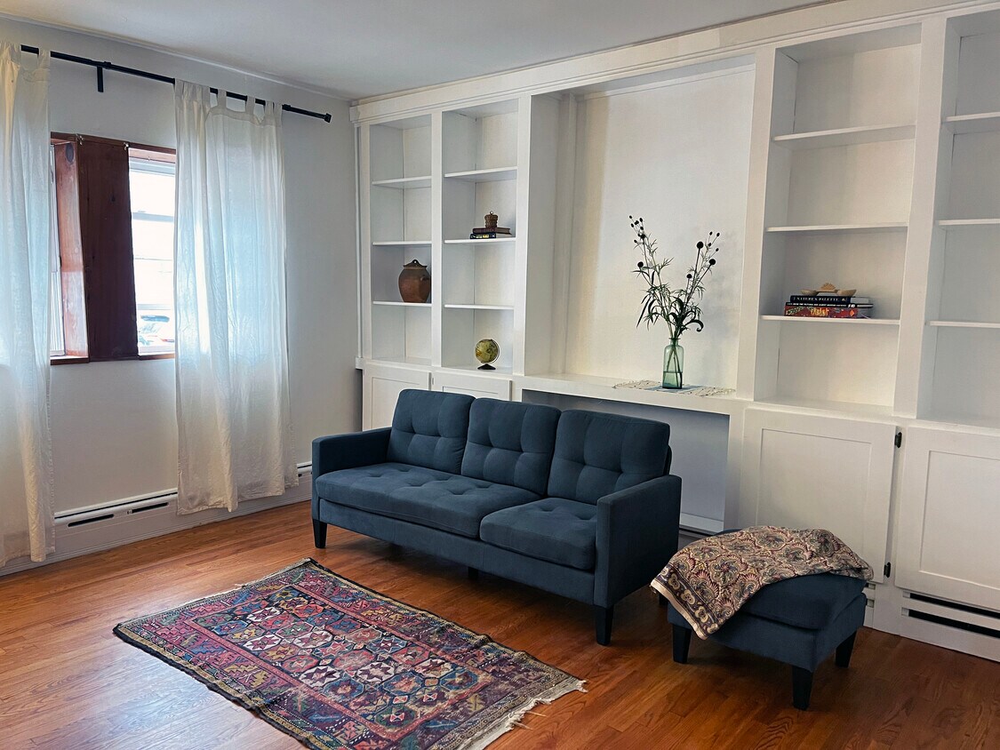 Living Room - 402 Morris St
