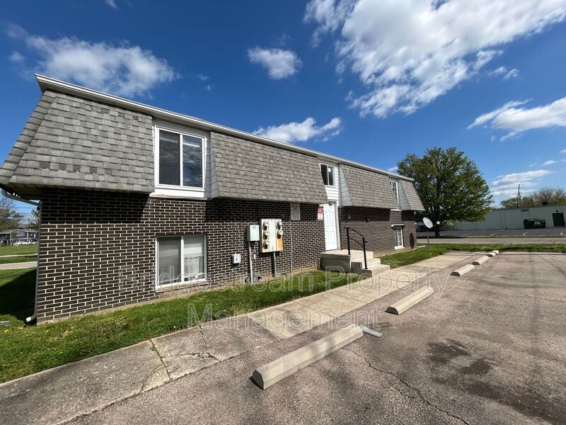 Building Photo - 325 Bellbrook Ave