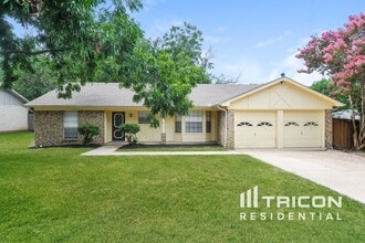 Building Photo - 9941 Farmington Dr