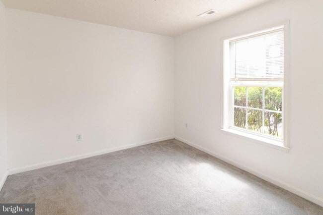 Building Photo - 104 Stingray Ct