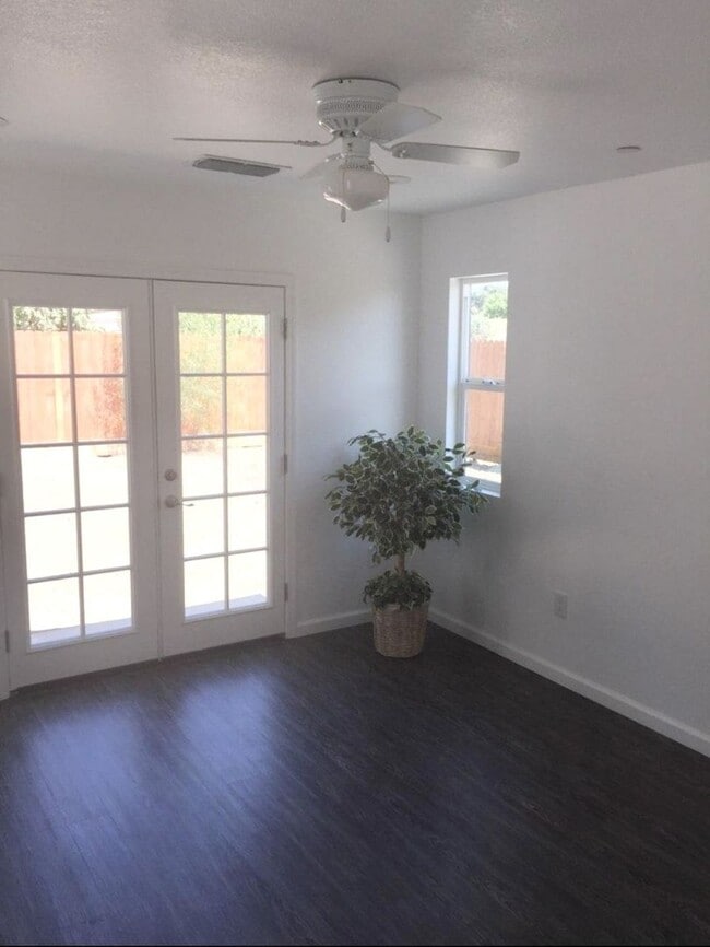 Building Photo - Home for Rent in Sacramento