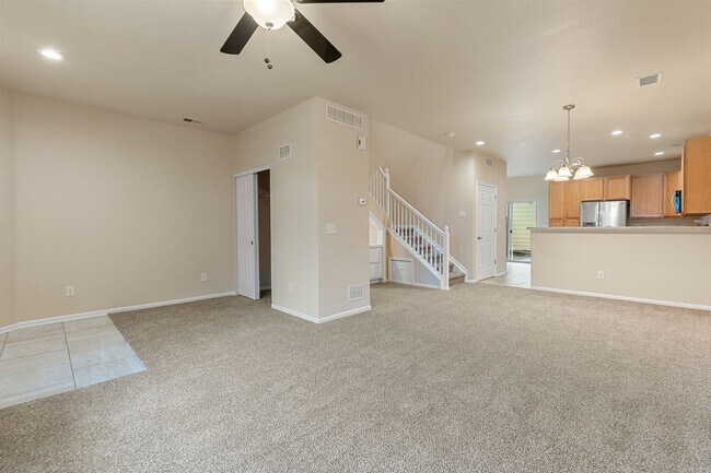 Foto del edificio - Evolve Real Estate: Beautiful 3 Bed / 2.5 ...