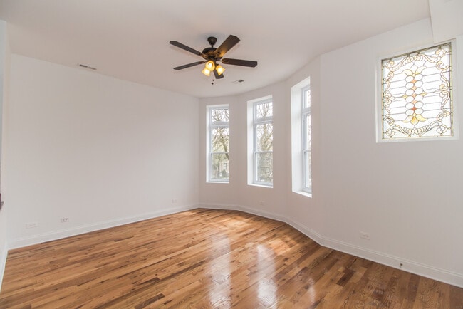 Foto del edificio - 1704 W Sunnyside Ave