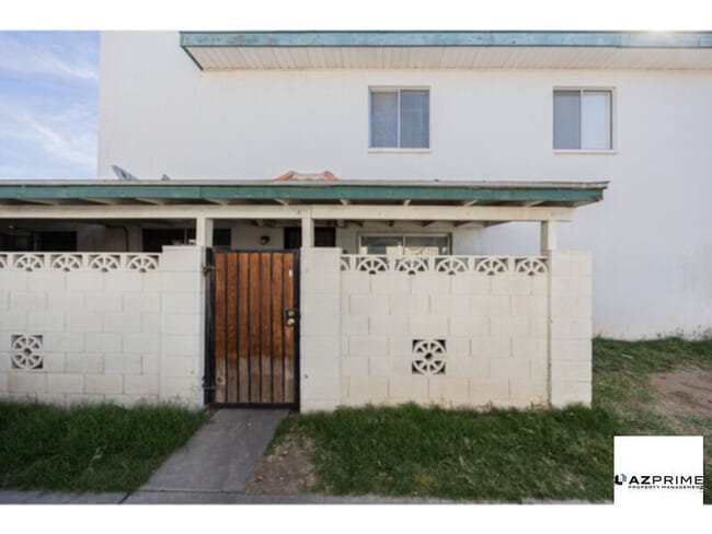 Building Photo - Charming 2/1.5 Condo in Phoenix - Prime Midtown Location!