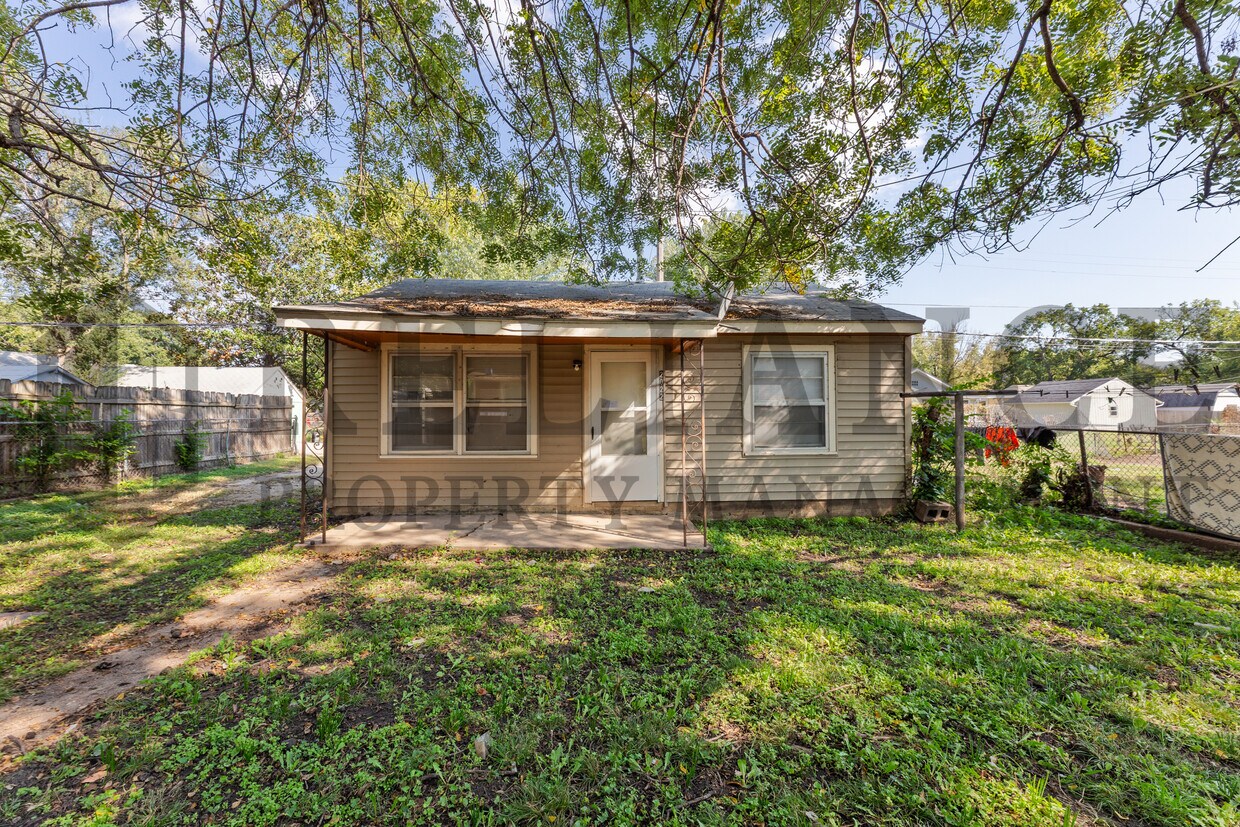 Foto principal - 2022 S Main St