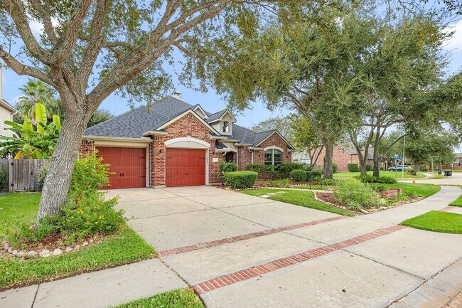 Building Photo - 802 Floriencia St