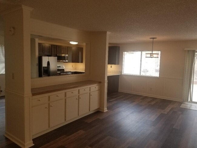 Building Photo - 2085 Severn Dr