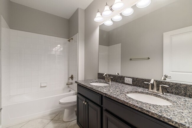 Building Photo - Spacious 4 bed, 3 Bath Terra Bella Home fo...