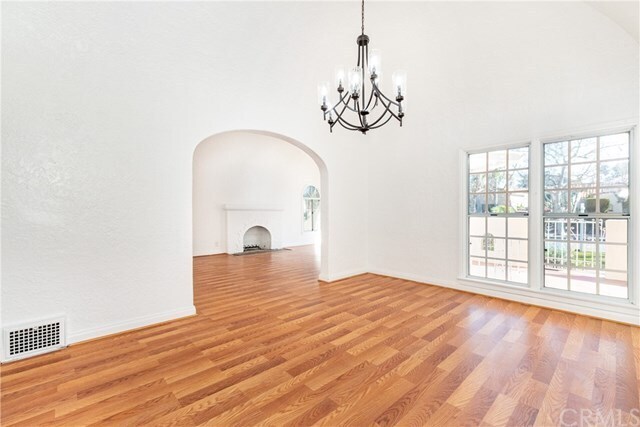 Building Photo - 137 S Poinsettia Pl