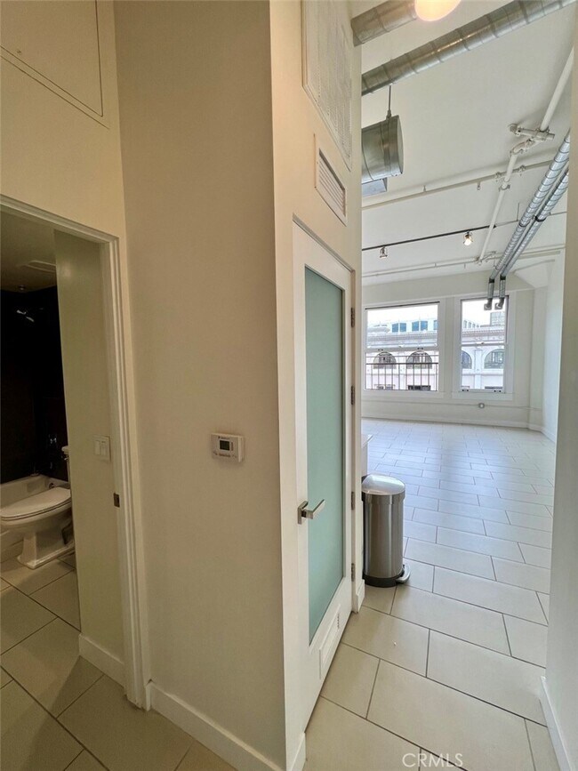 Foto del edificio - 939 S Broadway-