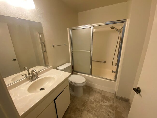 Building Photo - Leisure Village