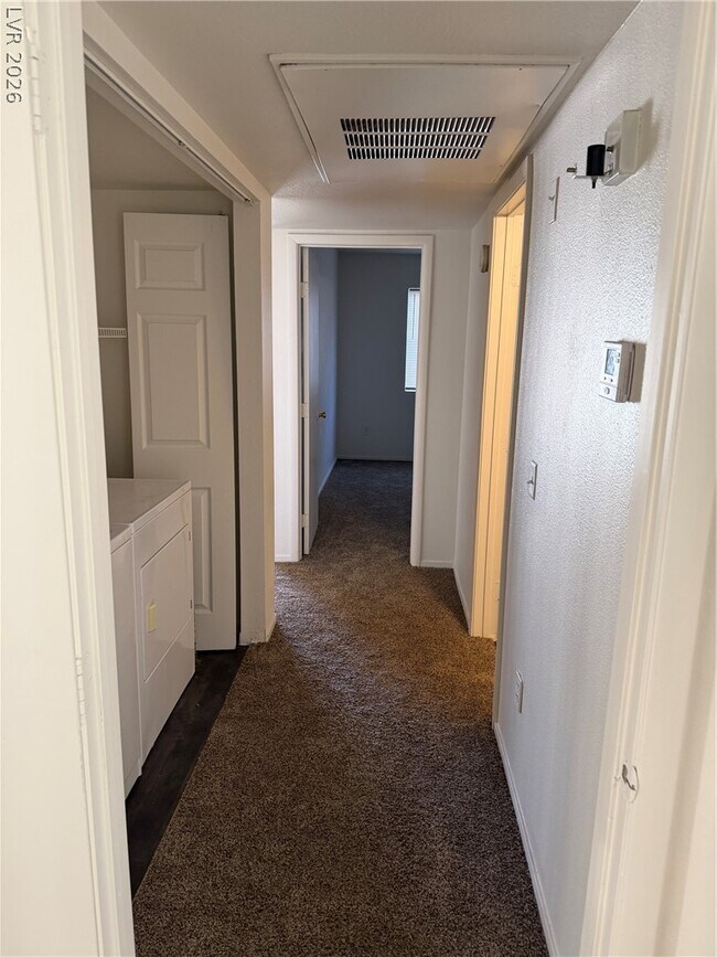 Foto del edificio - 6800 E Lake Mead Blvd