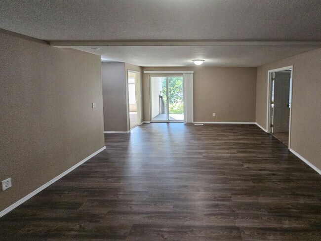 Building Photo - 703 Sitka Deer Ct NW