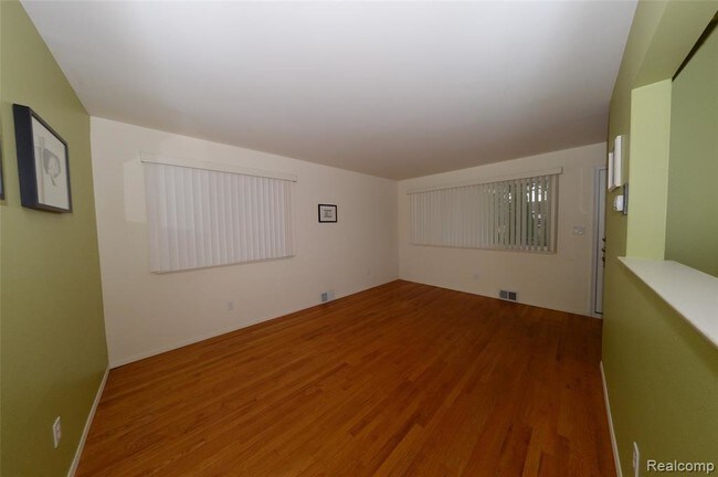 Foto del edificio - 2355 W Lincoln St