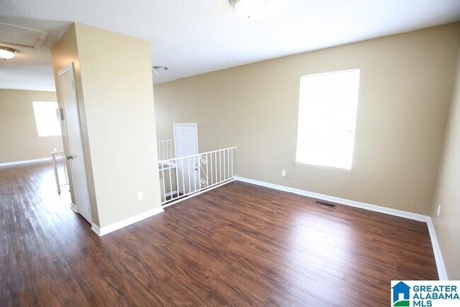 Building Photo - 805 Cherry Ave