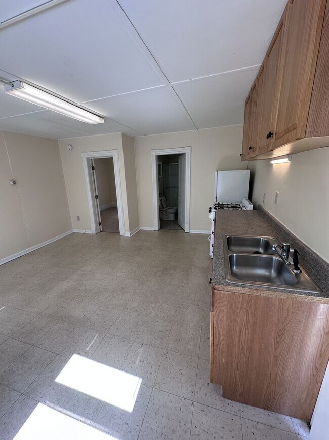 Building Photo - 9 Lakeview Terrace