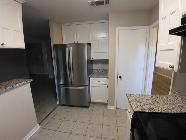 Building Photo - 2212 Appaloosa St