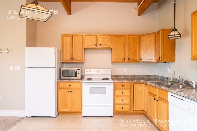 Building Photo - Lakeview Condos