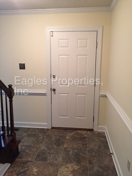 Building Photo - 207 Maplewood Dr