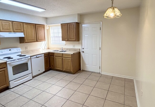 Building Photo - 705 Terrance Ct