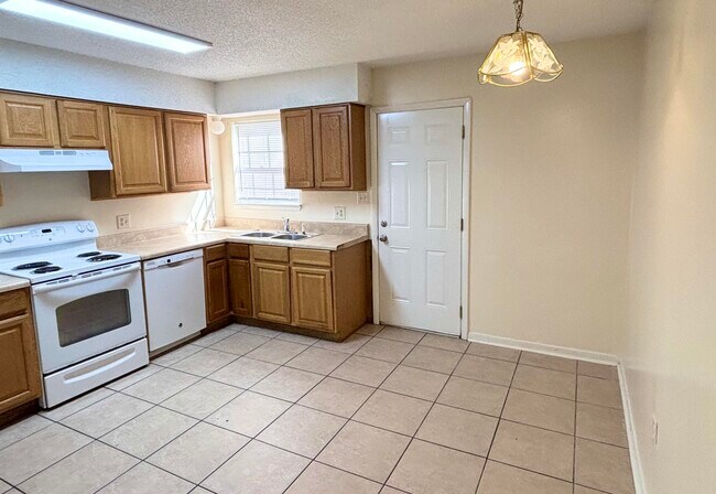 Foto del edificio - 705 Terrance Ct