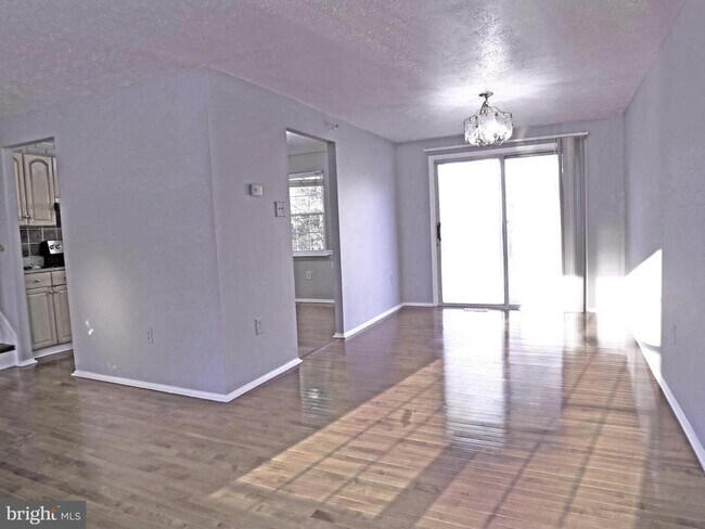 Foto del edificio - 12500 Sturdee Dr